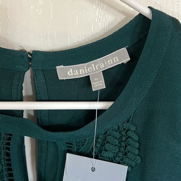Daniel Rainn short sleeved green keyhole blouse, size XL - Picture 2 of 5